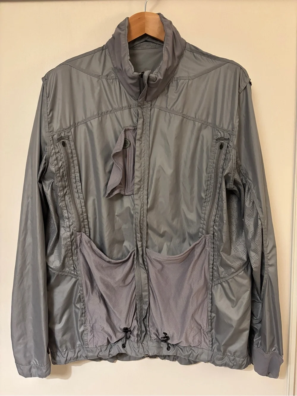 lululemon Mens Windbreaker Jacket Size XL Running Hiking Outdoors Athletic Fit